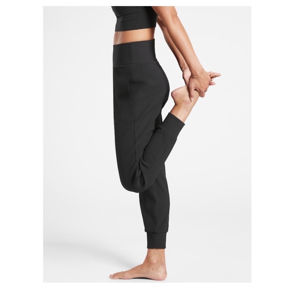 🛑 Host Pick 🛑 Athleta Salutation Rib Jogger // Black - Picture 4 of 16